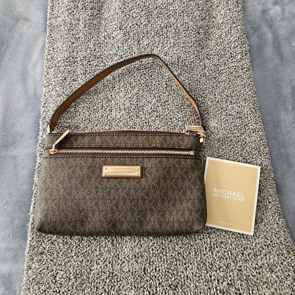 Wristlet small brown MK